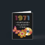 Tarjeta Vintage Birthday 1971 Retro Design for Friend<br><div class="desc">Nacido en 1971 Vintage Birthday for Friend. Vintage,  Classic,  You text en la portada. Una mariposa retro,  un registro de LP y una flor aparecen en la portada. Arte,  imagen y verso copyright © Shoaff Ballanger Studios,  2022.</div>