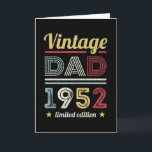 Tarjeta Vintage Dad 1952 70th Birthday Gift Men Retro<br><div class="desc">Este diseño retro de cumpleaños número 70 de esta Vintage de papá de 1952 hace un gran regalo de los padres para los hombres que cumplen 70 años. Regalos de cumpleaños para él. Para una leyenda increíble,  papá. Diseño de estilo de los años 60 y 70 para un hombre.</div>