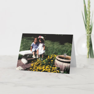 Tarjeta Vintage Dos Niñas Sentadas En El Jardín