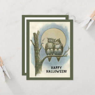 Tarjeta Vintage Halloween par de lechuzas sentadas en la l
