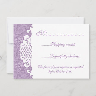 Tarjeta violeta de RSVP del damasco que se casa