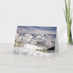 Tarjeta Vista de los esquiadores desde lo alto de la monta