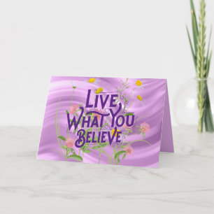 Tarjeta Vive lo que crees cita púrpura lila floral