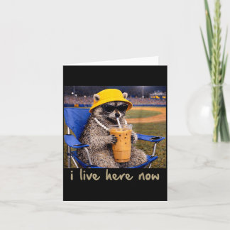 Tarjeta Vivo aquí Mapache Café Divertido Béisbol Softbol