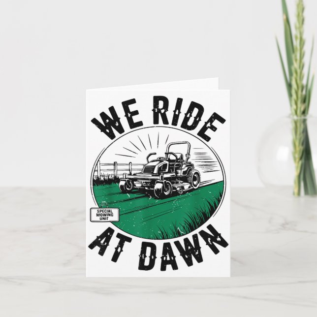 Tarjeta We Ride At Dawn Lawn Mower Zero-turn Funny Dad Mow (Anverso)