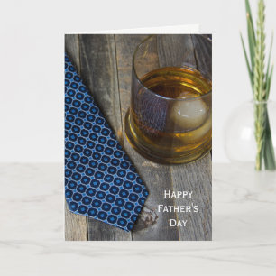Tarjeta whiskey drink and necktie on wood
