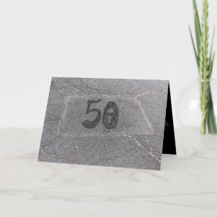 Tarjeta Wow escrito en piedra sobre la colina