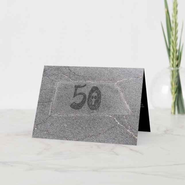 Tarjeta Wow escrito en piedra sobre la colina (Anverso)