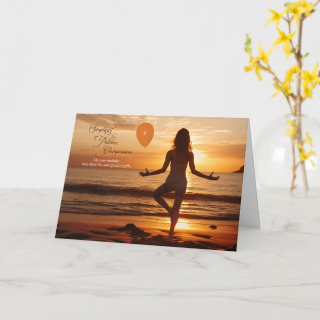 Tarjeta Yoga en el cumpleaños de la playa (flor amarilla)