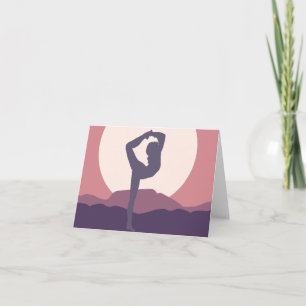 Tarjeta Yoga en púrpura
