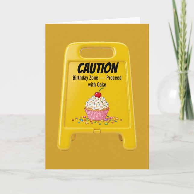 Tarjeta Zona de Cumpleaños con Advertencia de Cupcake (Anverso)