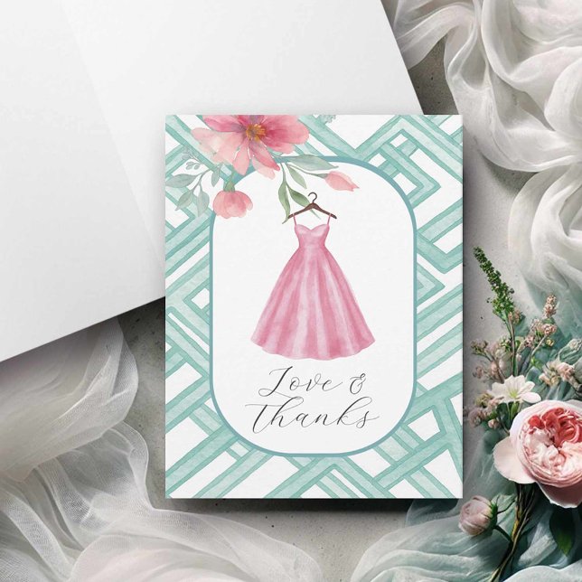 Tarjetas de agradecimiento florales de acuarela en (Bridal shower card pink floral dress watercolor by Victoria Grigaliunas of Do Tell A Belle)