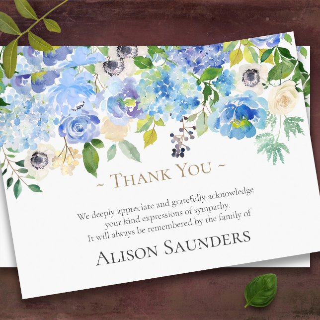Tarjetas de agradecimiento funerales | Floral de a (Blue Floral Sympathy In Loving Memory Funeral Thank You Card)