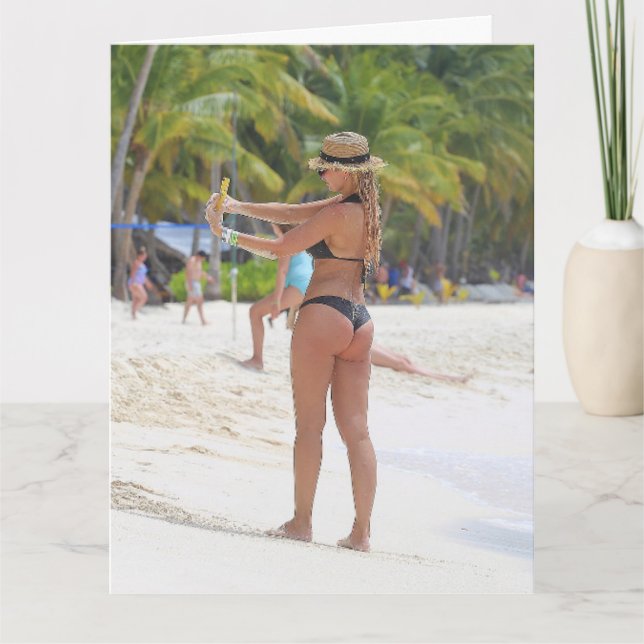 TARJETAS DE CUMPLEAÑOS DE BIKINI BIG BOTTOM CHICA  (Anverso)