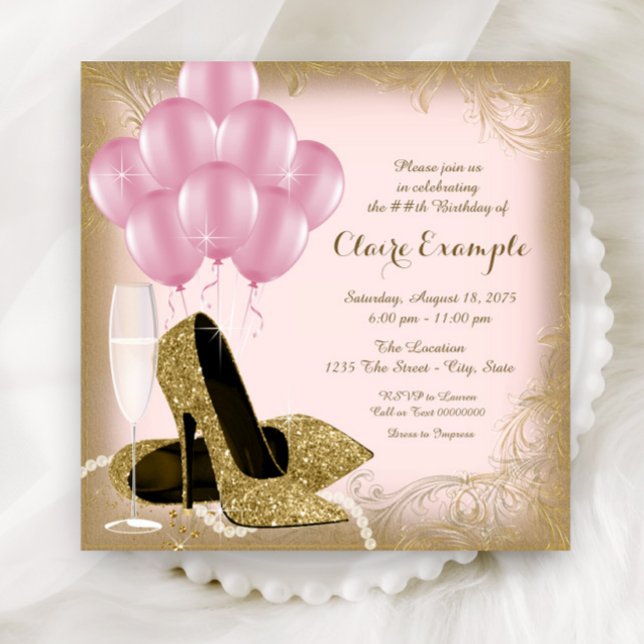 Tarjetas de Invitación de Cumpleaños de Zapatos de (Elegant pink and gold any number birthday and event invitation with gold shoes and balloons.)