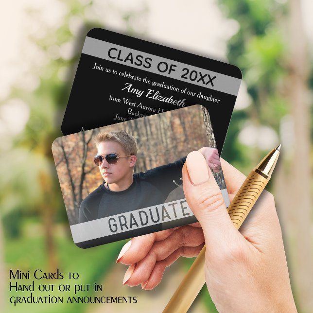 Tarjetas de invitación de fotografía para graduado (Small 3.5" x 2.5" graduation party cards to hand out or include in your graduation announcements.)