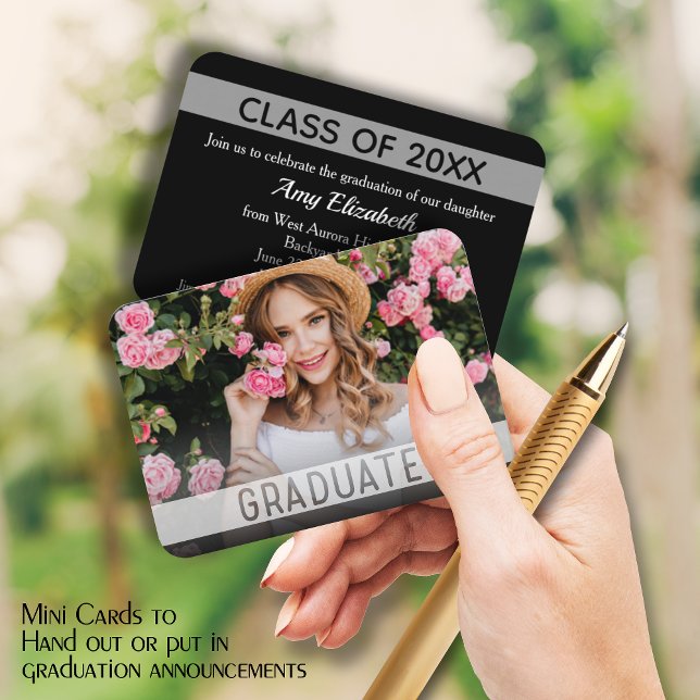 Tarjetas de invitación de fotografía para graduado (Small 3.5" x 2.5" graduation party cards to hand out or include in your graduation announcements.)