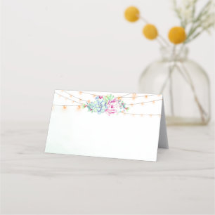 Tarjetas de lugar de boda con luces de cadena de c