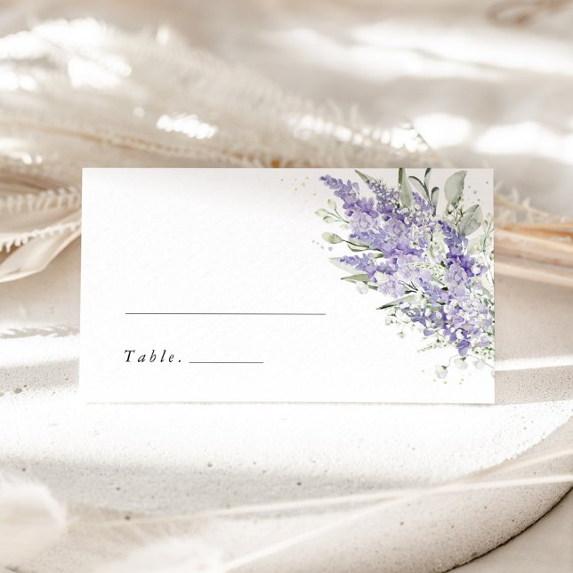 Tarjetas de lugar de boda florales de lavanda y ve (Lavender floral wedding place card with sage green greenery, elegant table name card for reception)