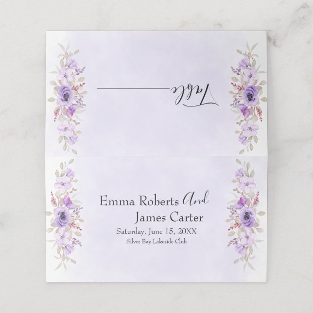 Tarjetas de lugar de boda florales moradas elegant (Exterior desplegado)