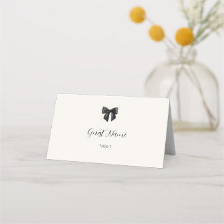 Tarjetas de lugar dobladas para boda con lazo negr