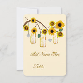 Tarjetas de lugar en frascos de Mason con flores a