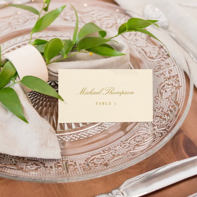 Tarjetas de lugar planas elegantes de crema y oro  (Cream and Gold Wedding Place Cards - Simple Elegant Script)
