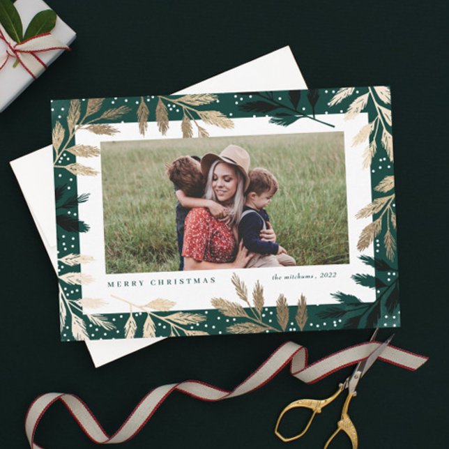 Tarjetas de Navidades de fotos de las elegantes ra (Elegant green and gold foil branch frame photo Christmas holiday magnetic cards.)