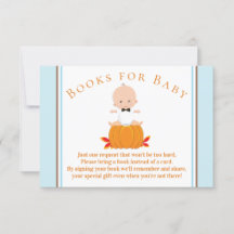 Tarjetas de niño pequeño calabaza trae un libro