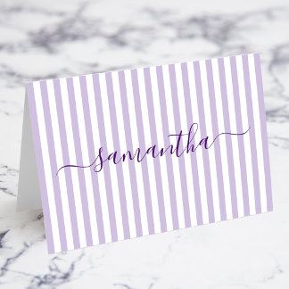 Tarjetas de nombre con franjas de color morado cla