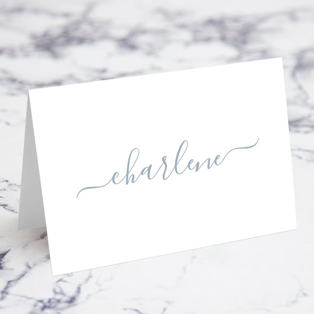 Tarjetas de nombre elegantes con firma en azul pol (Dusty Blue Elegant Signature Script Individual Name Fold Your Own Place Cards)