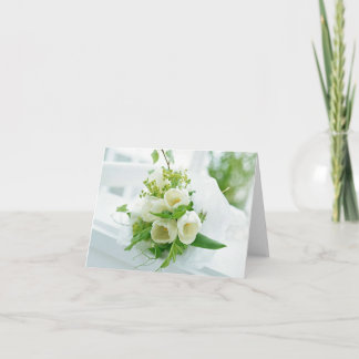 Tarjetas de nota con los rosas blancos hermosos