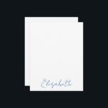 Tarjetas de notas con nombre y guión personalizado<br><div class="desc">Impresionantes en su simplicidad,  estas tarjetas de notas con nombre personalizadas y personalizadas presentan una tipografía de estilo manuscrita. En azul marino sobre blanco. El nombre es personalizable. Hace un regalo maravilloso para las fiestas,  damas de honor,  graduación y más. Parte de una colección de Parcel Studios.</div>