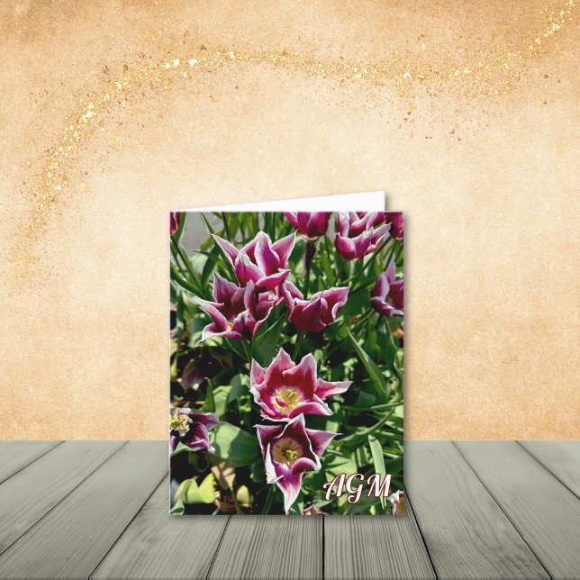 Tarjetas de notas inusuales de tulipanes morados y (Personalize to add your initials/name, or remove the text all-together.  )