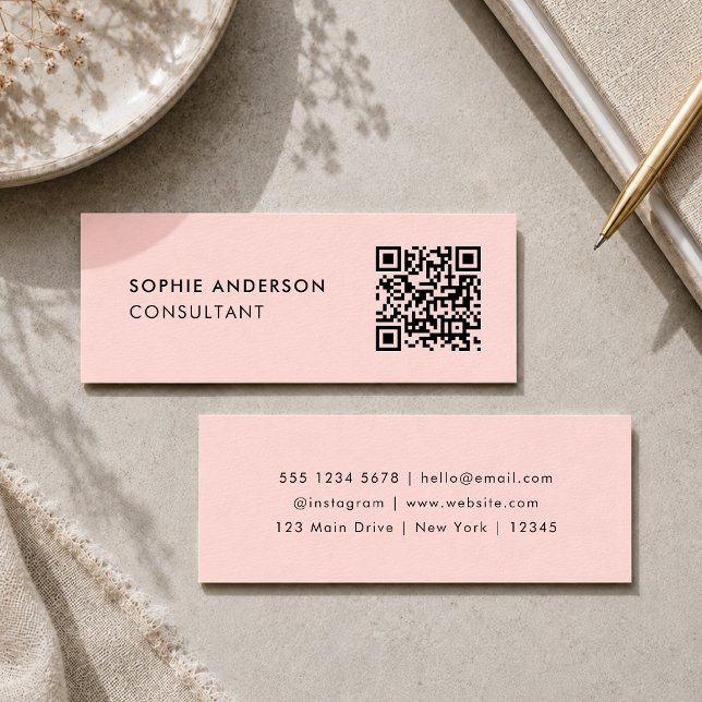 Tarjetas de presentación con código QR | Tarjeta d (Blush pink mini business cards with a custom QR code for simple, polished contact sharing.)