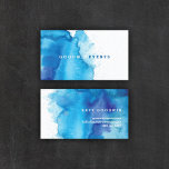 Tarjetas de visita de negocios de color azul de la<br><div class="desc">Este moderno diseño de tarjetas de visita presenta un bonito fondo de color azul con un fondo blanco y una tipografía moderna y sencilla. El reverso presenta más fondo de color azul y la información de contacto en texto blanco. Tiene un aspecto moderno y de moda y le haría una...</div>