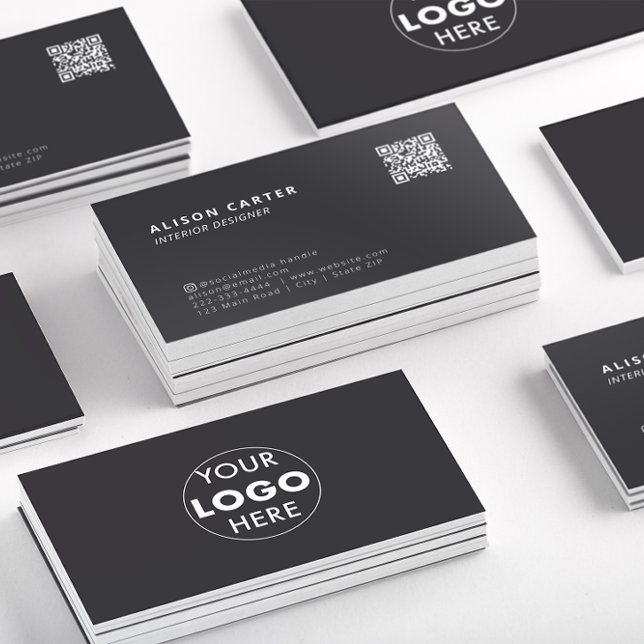 Tarjetas de visita de negocios modernas | Código Q (Stacks of ash black business cards showing the front of the card with QR code and logo at the back.)