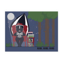 Tarjetas postales de zorrillo leyendo en el bosque