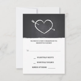 tarjetas RSVP de boda en pizarra de amor lindo