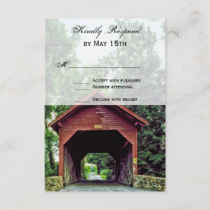 Tarjetas RSVP de boda puente cubierta de madera rú