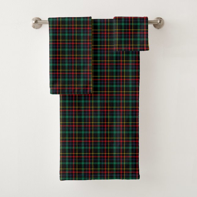 Tartan-patterned towel set with red, green, blue (Subido por el creador)