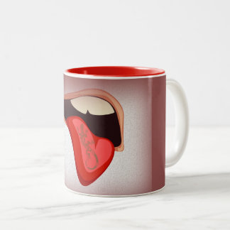 Tatuaje de la lengua en la taza de café