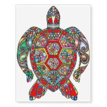 Tatuaje contemporáneo de tortuga bohemia