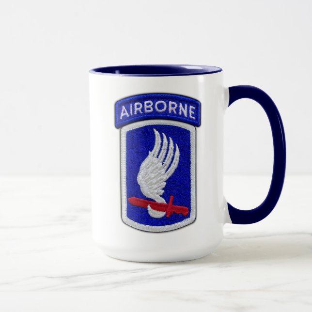 Taza 173.ª Brigada Aérea BDE de la ABN Vets Sky Soldier (Derecha)