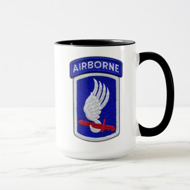 Taza 173o Veterinarios de los soldados del cielo de la (Derecha)