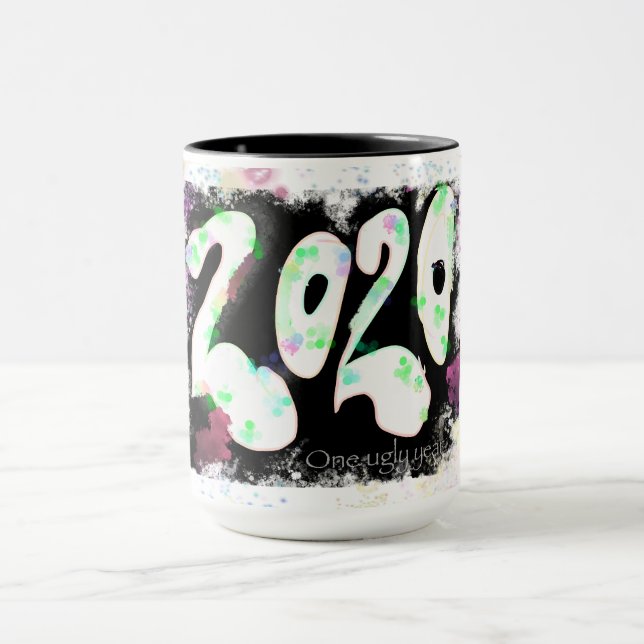 Taza 2020 un año feo de arte y texto angustiado (Centro)