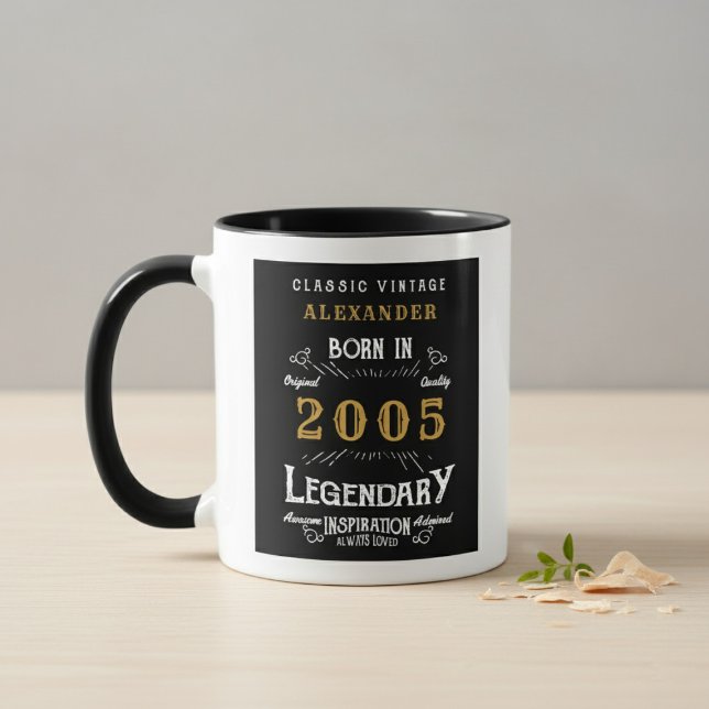 Taza 21st Birthday 2005 Legend Retro Black Personalized (Born 2005 Legendary mug. Grey and wood background.)