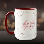 Taza 40.º aniversario Boda Ruby Stardust Confetti<br><div class="desc">Bellamente personalizado con sus nombres y fechas sobre un delicado 40 (o monograma inicial) sobre un delicado fondo de confeti de starpolvo de rubí. Diseñado por Thisisnotme©</div>