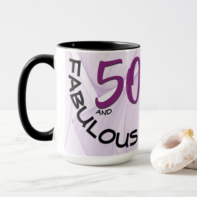 Taza 50 y fabuloso cumpleaños | Púrpura geométrica (Con donut)