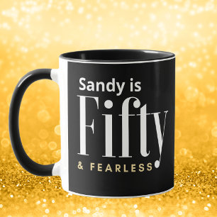 Taza 50 y sin miedo Cumpleaños elegante moderno negro p
